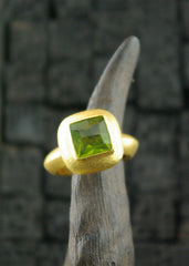 Paola Ferro 18k Yellow Gold Square Faceted Peridot Ring