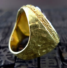 Estate Rare 18K Yellow Gold Shell Cameo Ring