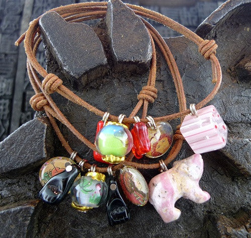 【MERCEDES SALAZAR】Milagro チャーム&パール メガネチェーン Mercedes Salazar Glass Beads and Charms on Leather Bracelet
