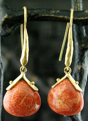Talisman Unlimited Hammerwire Earrings with Coral Drops in 18K Yellow Gold