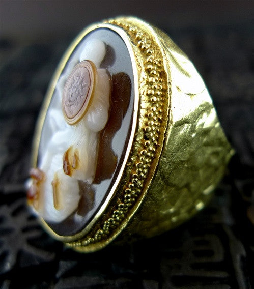 Estate Rare 18K Yellow Gold Shell Cameo Ring