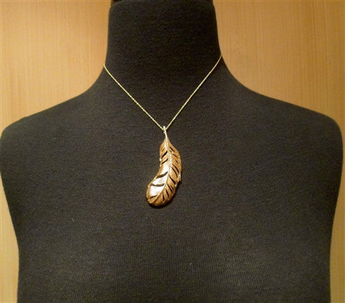 9ct gold 2025 feather pendant