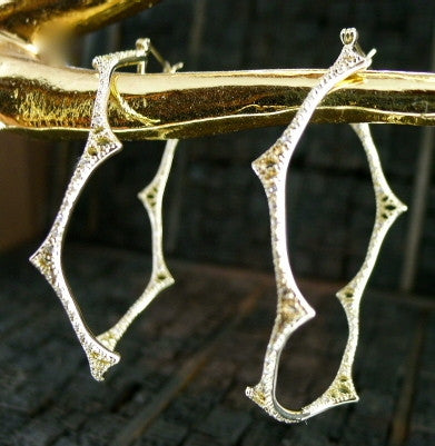Mizuki Diamond Wavy Oval Hoop Earrings in 14K Yellow Gold