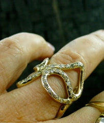 Lucifer Vir Honestus 18K Yellow Gold and Diamond Band Ring
