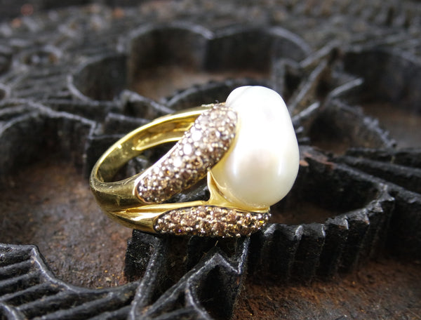 Robert Wander 18K Yellow Gold, South Sea Pearl, and Chocolate Diamond Ring